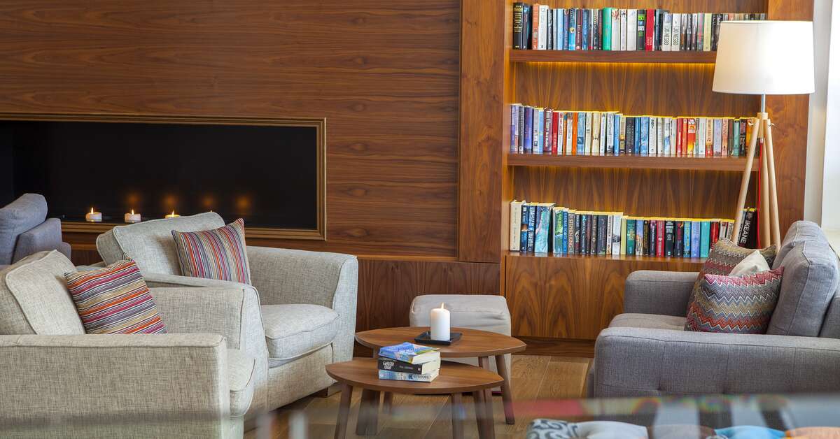Een foto van het interieur van The King Jason Paphos