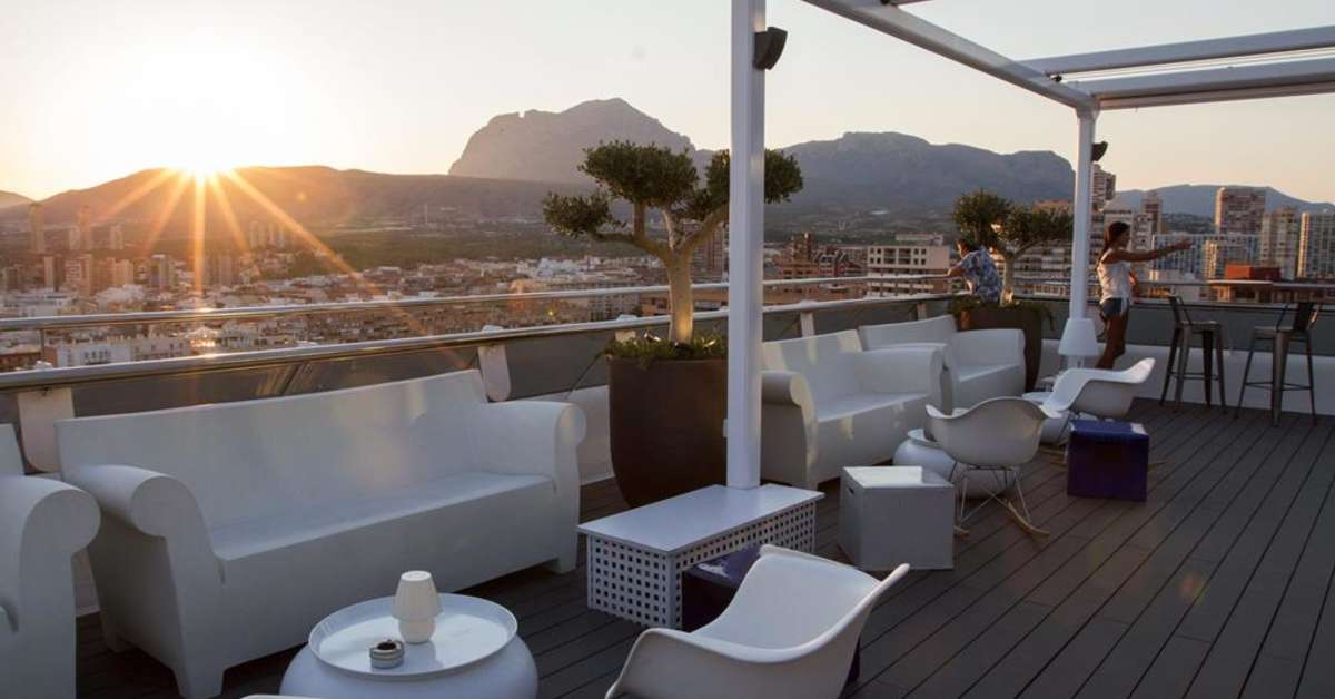 Een foto van het terras bij Hotel Madeira Centro