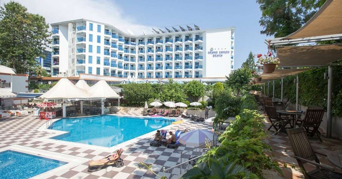 Een foto van het zwembad bij Hotel Grand Okan
