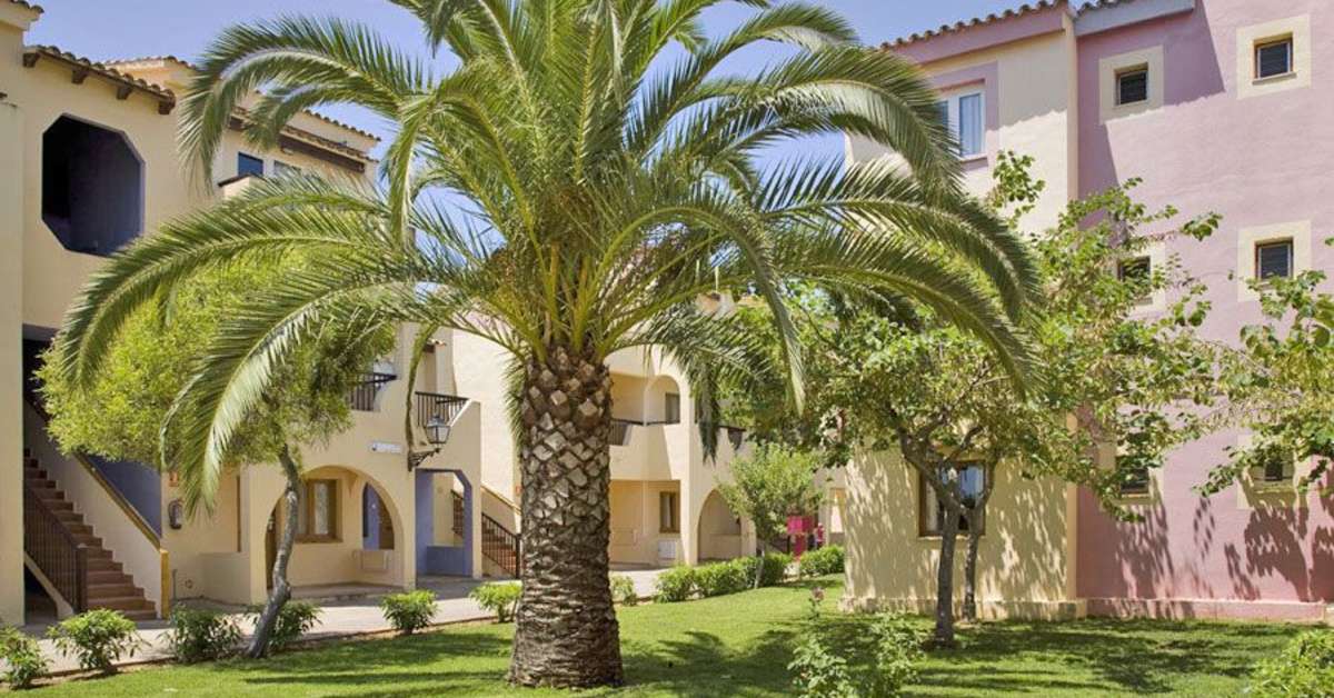 Een foto van de buitenkant van Globales Bouganvilla Aparthotel