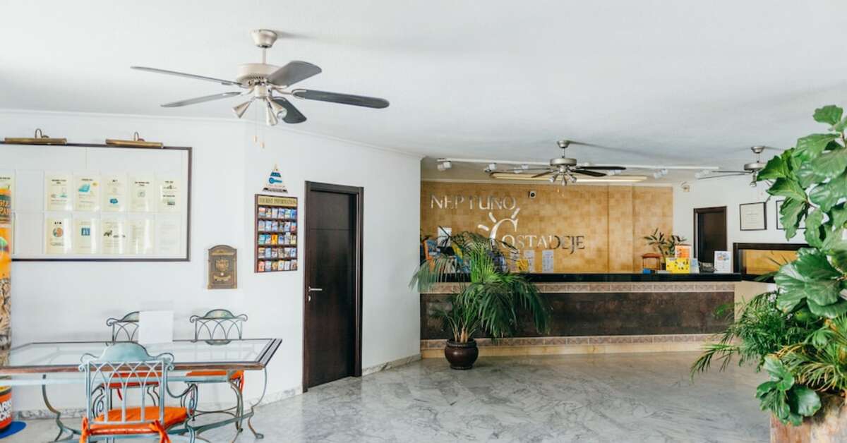 Een foto van het interieur van Aparthotel Neptuno