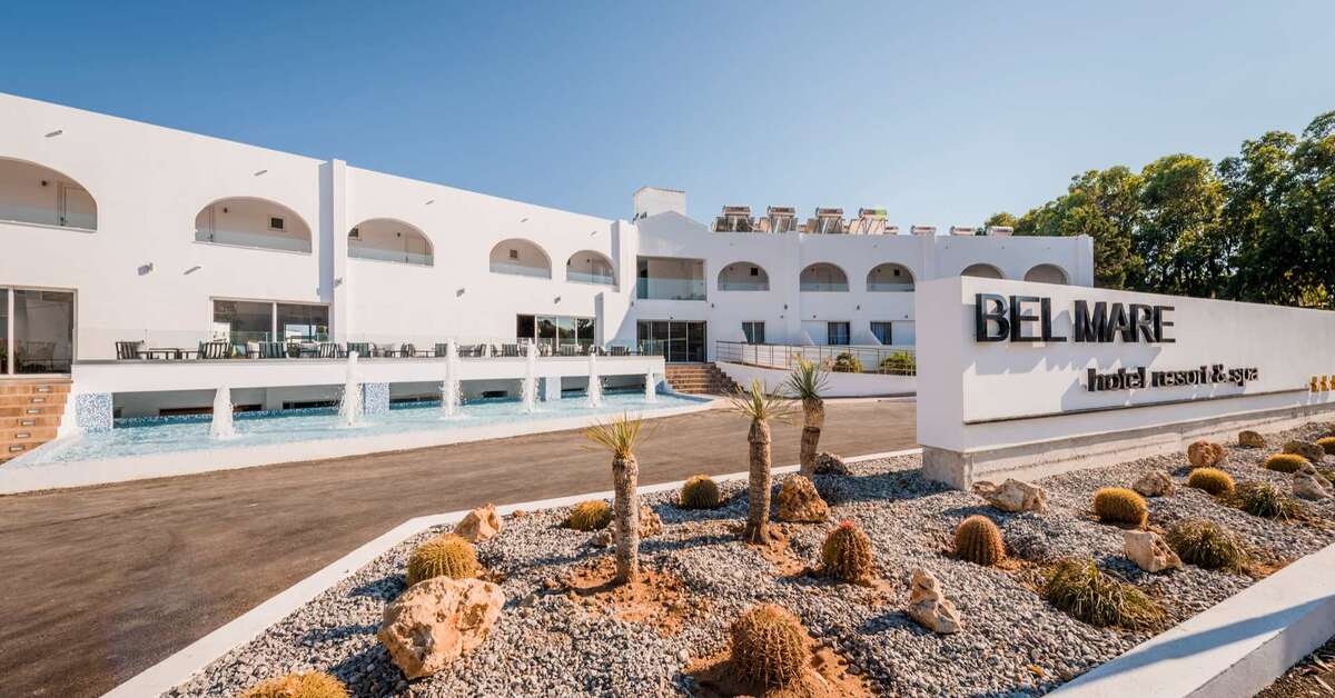 Een foto van de buitenkant van Belmare Hotel