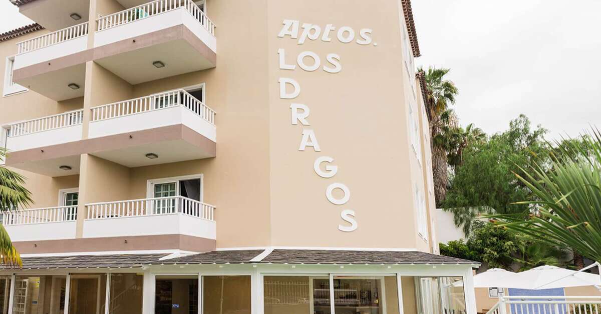Een foto van de buitenkant van Aparthotel Dragos del Norte