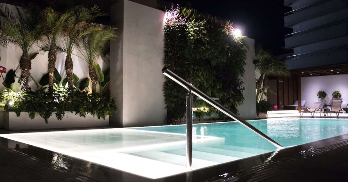 Ein Foto vom Pool im Manousos City Hotel