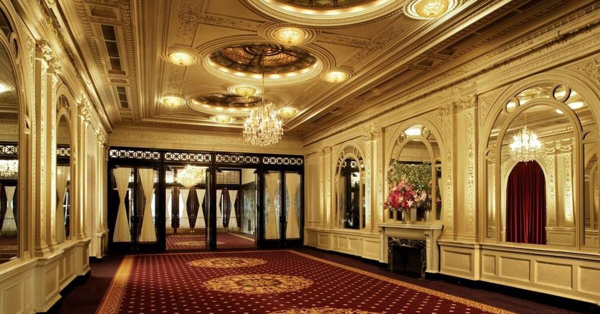 Een foto van het interieur van Millennium Broadway Hotel