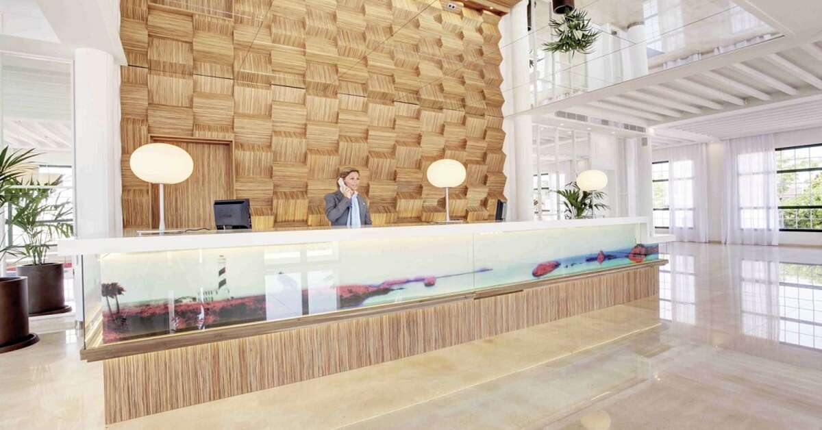 Een foto van het interieur van Grupotel Mar de Menorca
