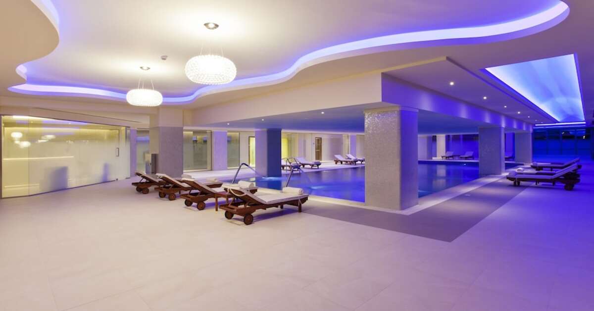 Een foto van het zwembad bij Boutique 5 Hotel & Spa