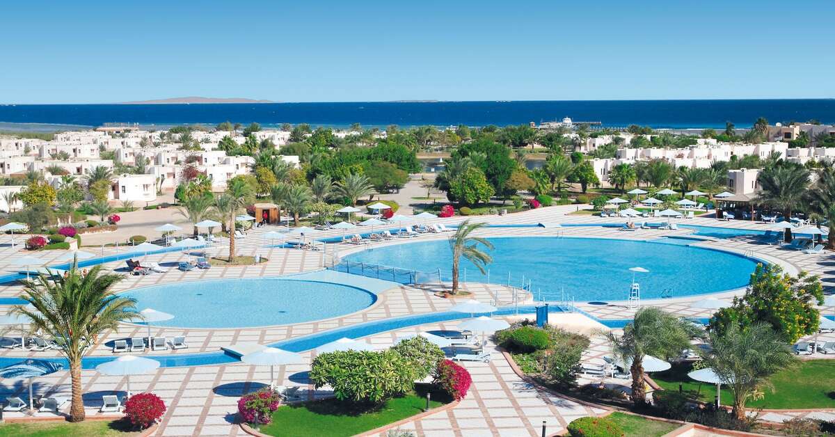 Een foto van het zwembad bij Pharaoh Azur Resort