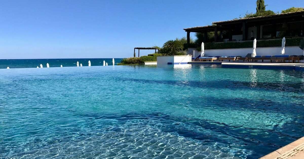Een foto van het zwembad bij Anassa Hotel
