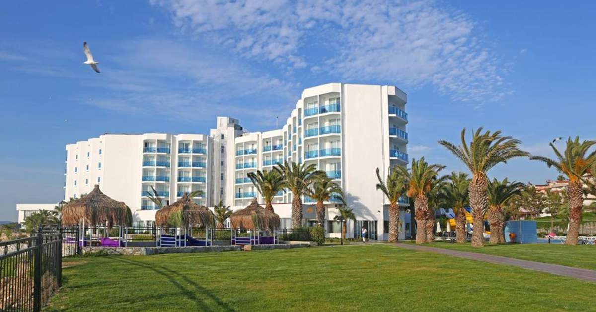 Een foto van de buitenkant van Le Bleu Hotel & Resort