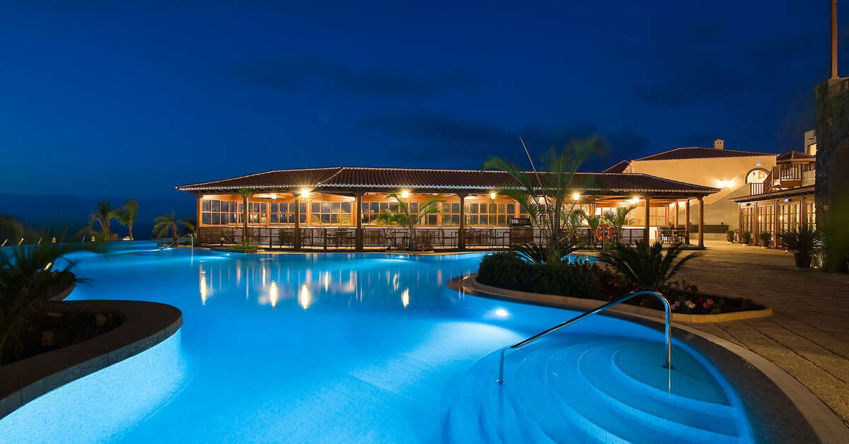 Een foto van het zwembad bij Melia Hacienda Del Conde