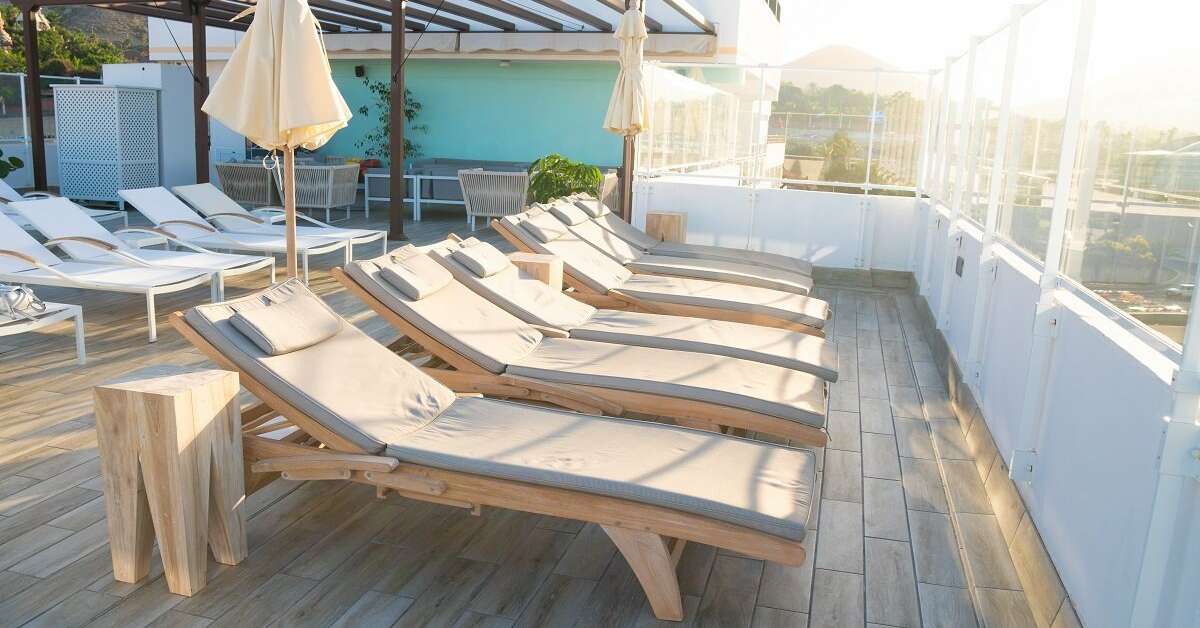 Een foto van het terras bij Hotel Coral Ocean View