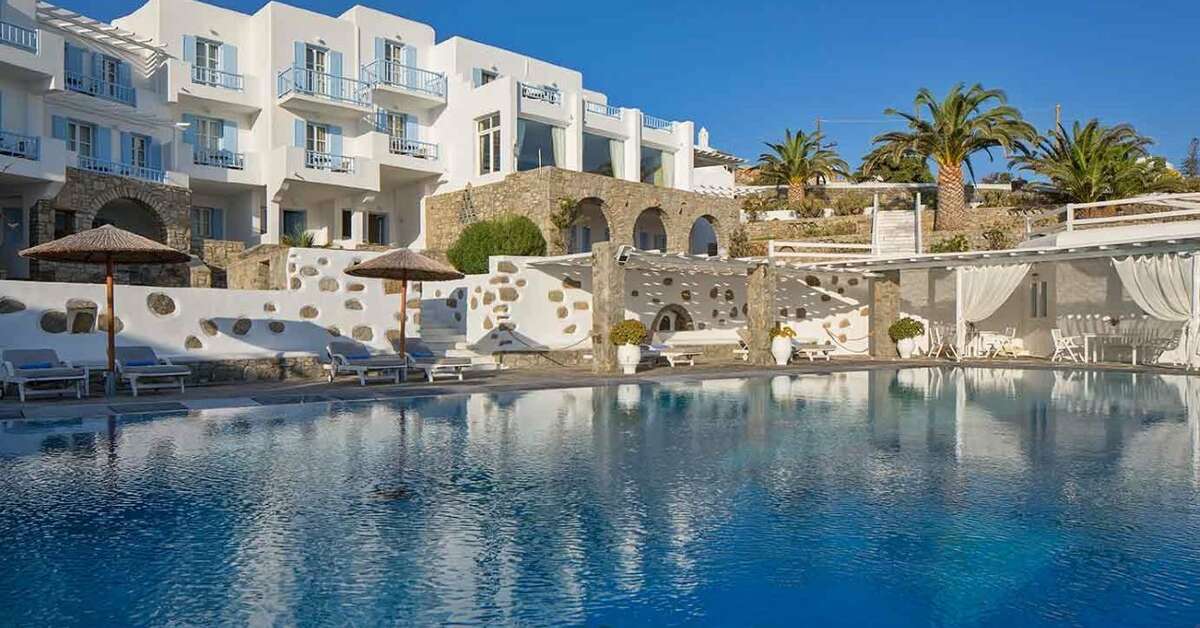 Een foto van het zwembad bij Manoulas Mykonos Beach Resort