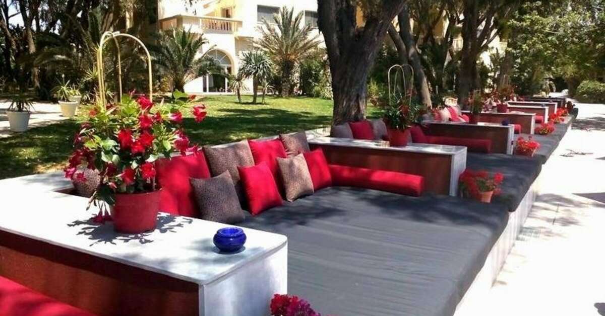 Een foto van het terras bij Hotel Africa Jade Thalasso