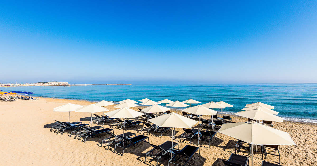Een foto van het strand bij Ammos Suites