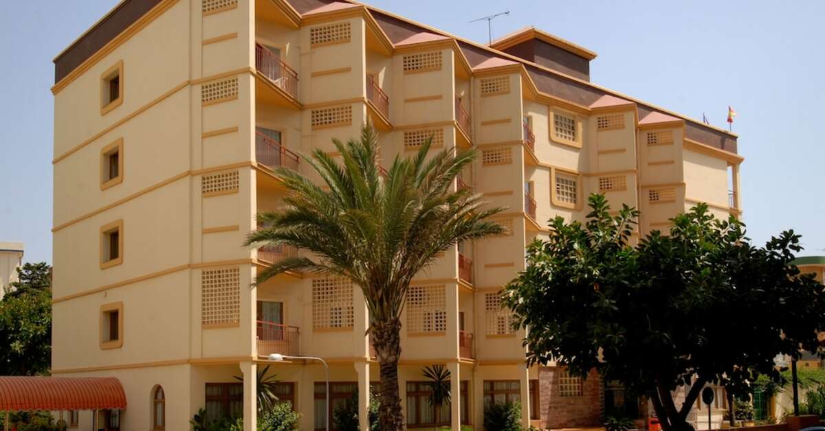 Een foto van de buitenkant van Hotel Monarque Cendrillon