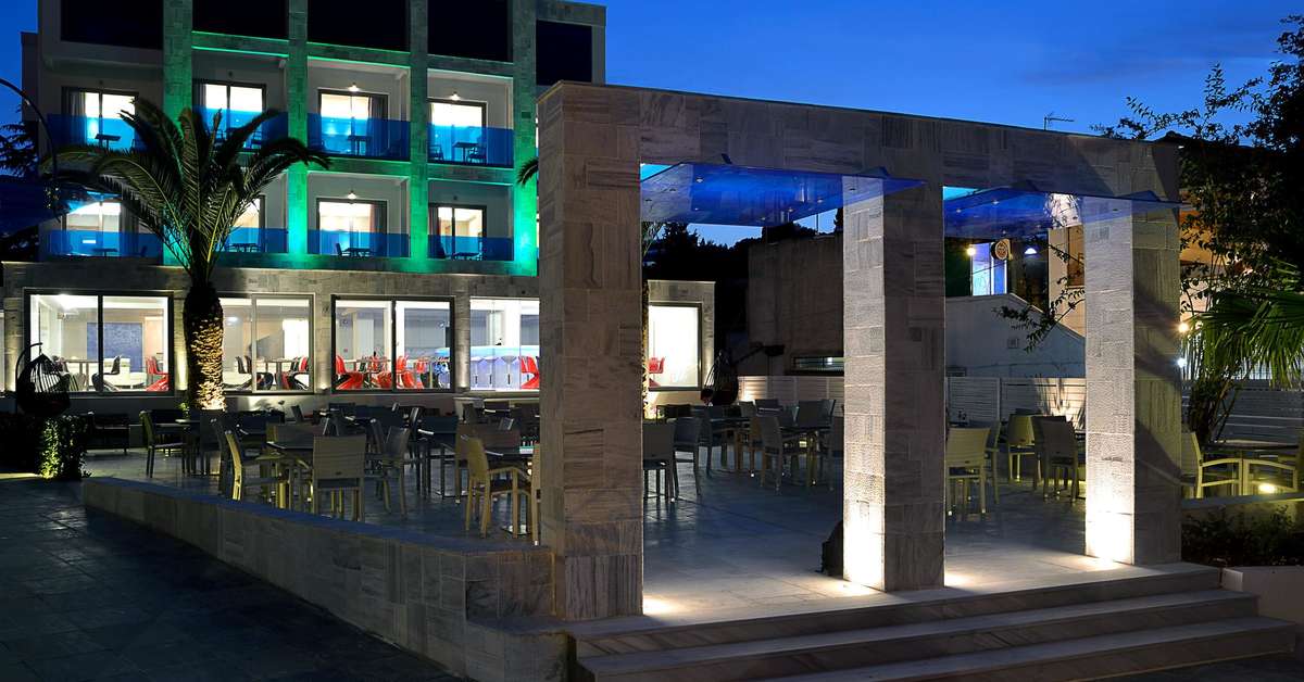 Een foto van de buitenkant van Tryp by Wyndham Corfu Dassia