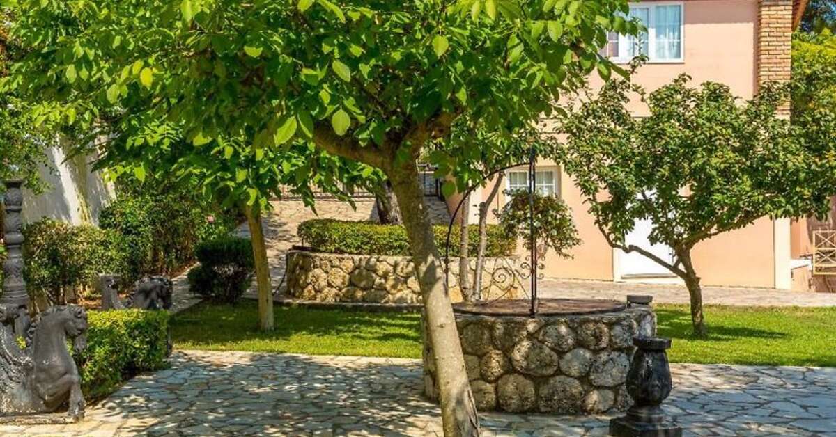 Een foto van het terras bij Lido Corfu Sun Hotel