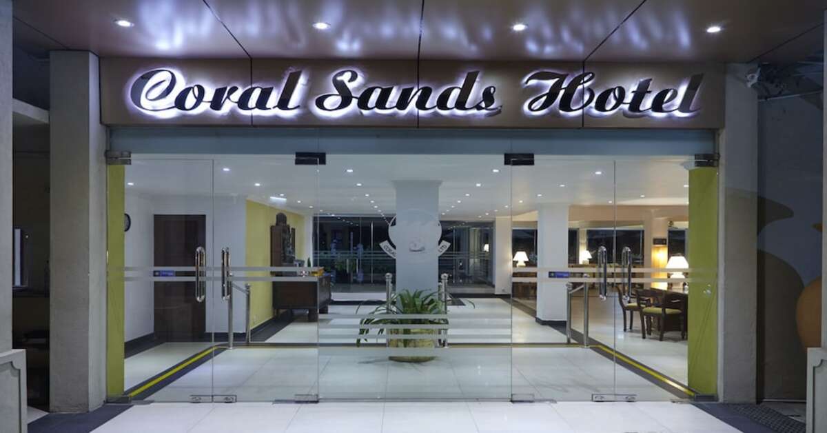 Een foto van de buitenkant van Coral Sands Hotel