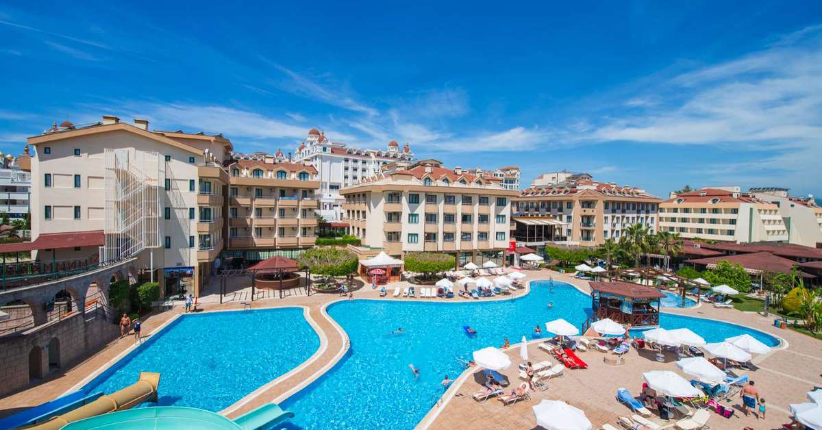 Ein Foto vom Pool im Grand Seker Hotel