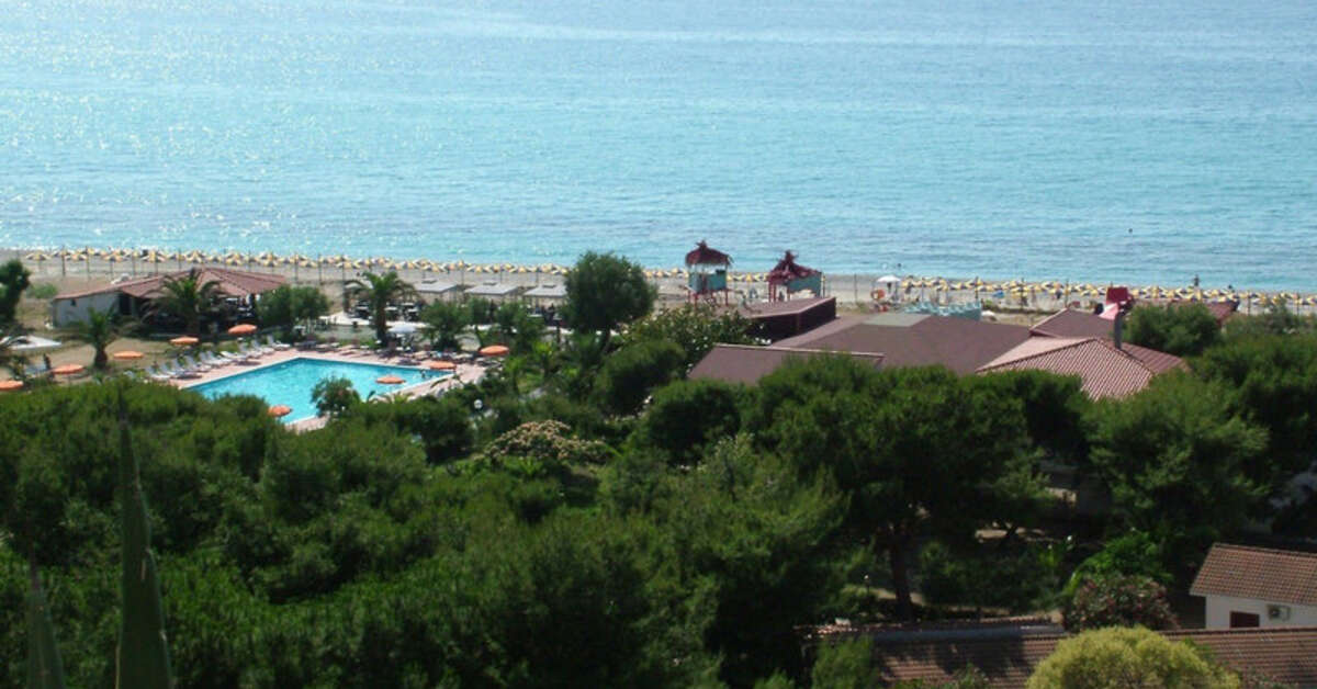 Een foto van het zwembad bij BV Kalafiorita Resort