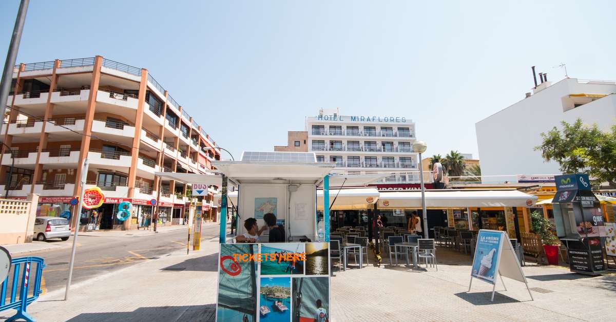 Een foto van de buitenkant van Hotel Amic Miraflores