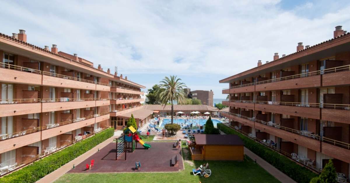 Een foto van de buitenkant van Aparthotel Voramar