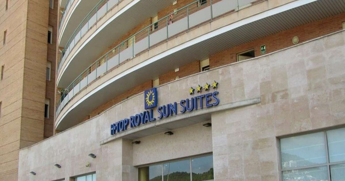 Een foto van de buitenkant van H-Top Royal Sun Suites