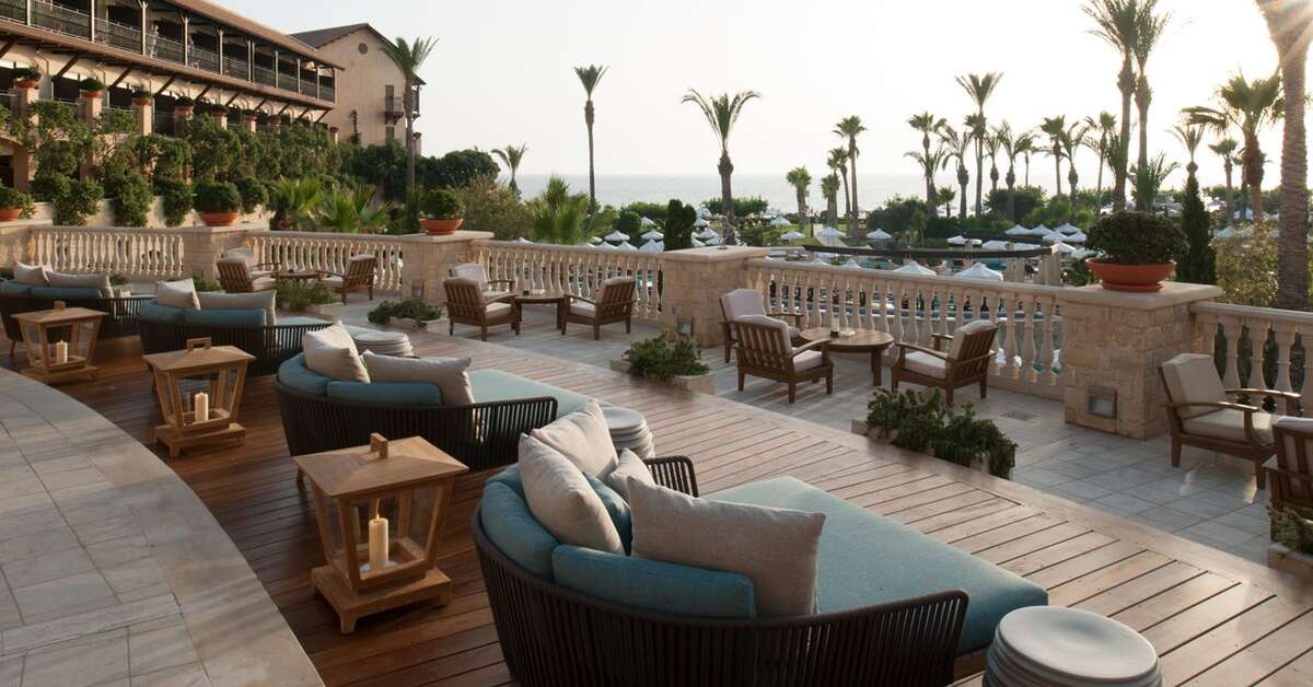 Een foto van het terras bij Elysium Hotel