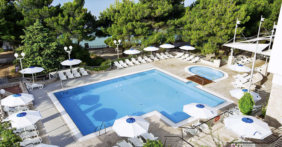 Een foto van het zwembad bij Bluesun Hotel Borak