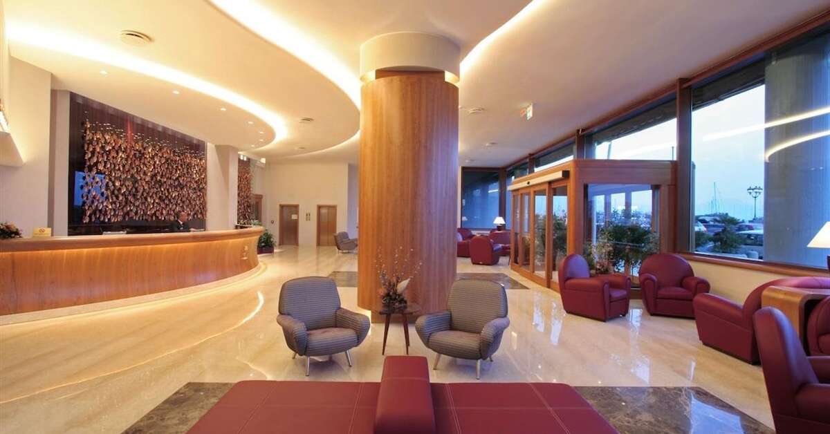 Ein Foto Royal Continental Hotel