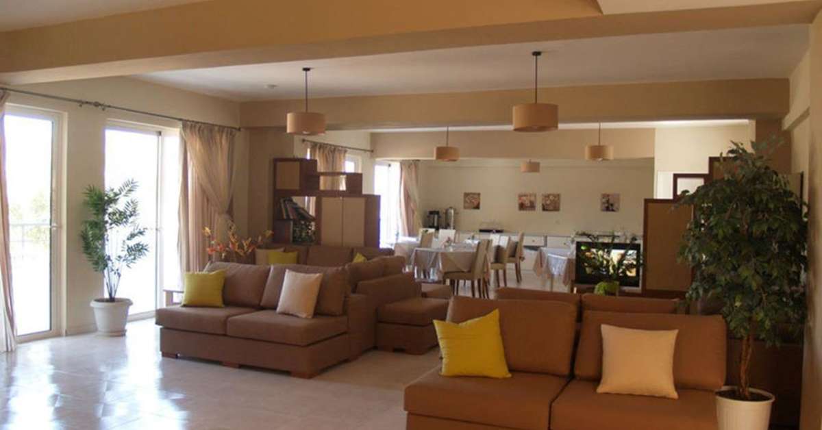 Een foto van het interieur van Hotel Iolkos