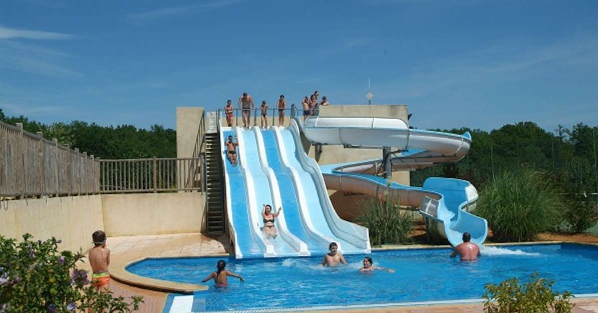 Een foto van het zwembad bij Camping Le Carbonnier