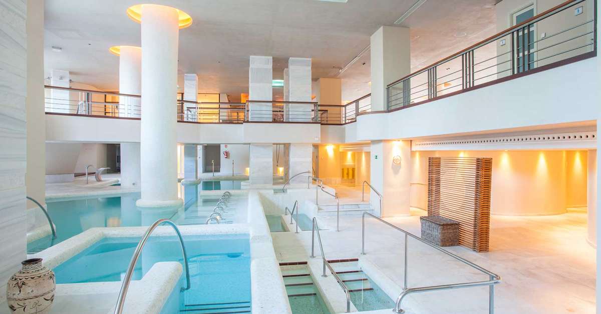 Een foto van het zwembad bij Novo Resort