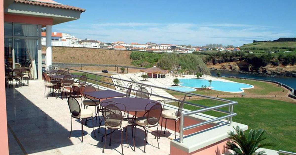 Een foto van het zwembad bij Terceira Mar Hotel