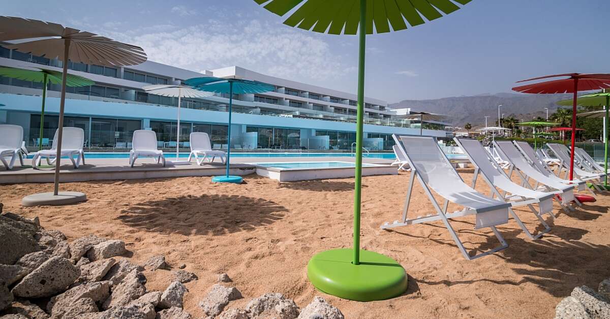 Een foto van het terras bij Baobab Suites
