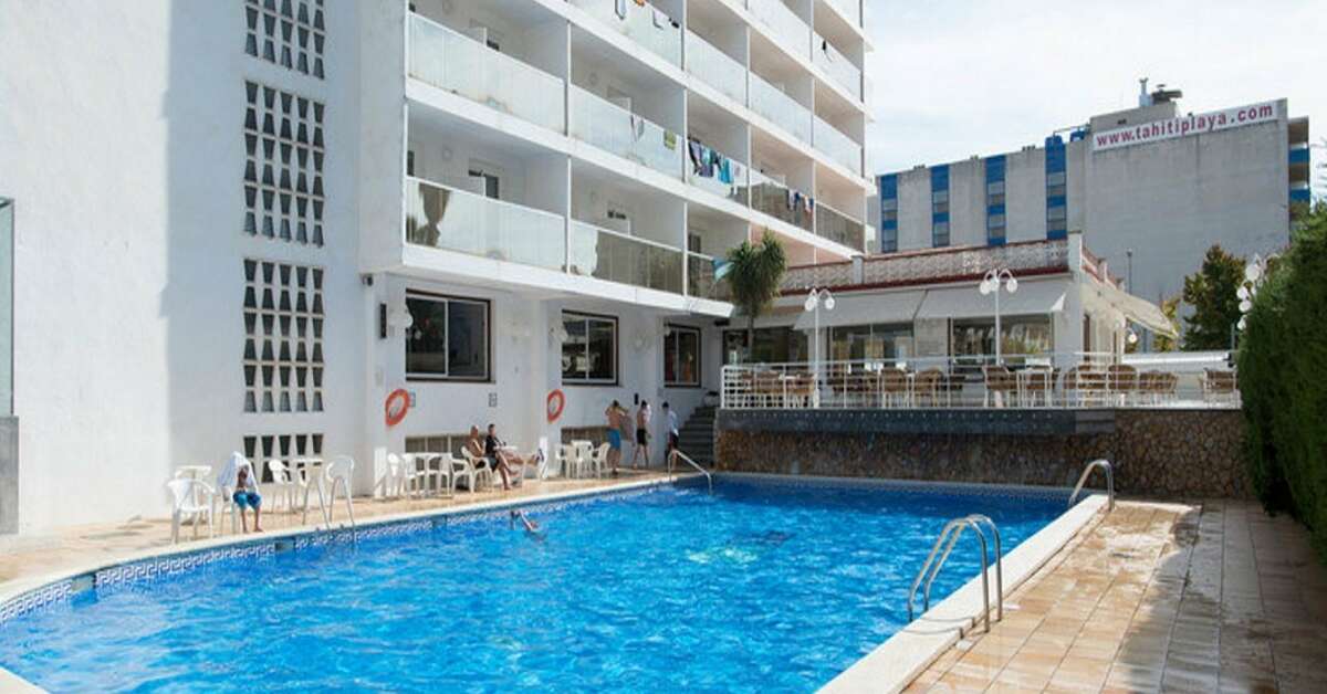 Ein Foto vom Pool im Hotel Riviera