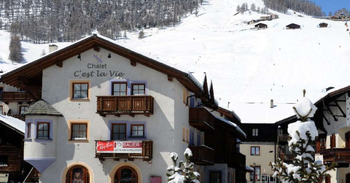Een foto van de buitenkant van Charme Hotel Alexander