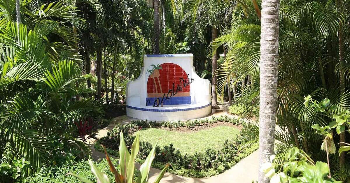 Een foto van het terras bij CocoLaPalm A Seaside Resort