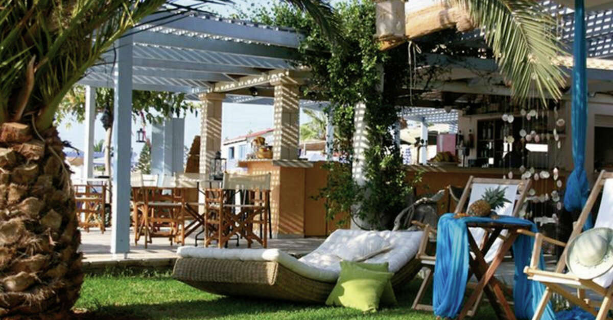 Ein Foto von der Terrasse im Golden Bay Hotel