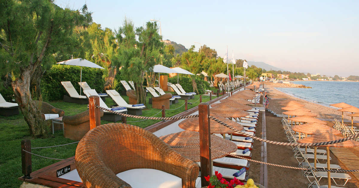 Een foto van het terras bij Elite Suites by Rhodes Bay