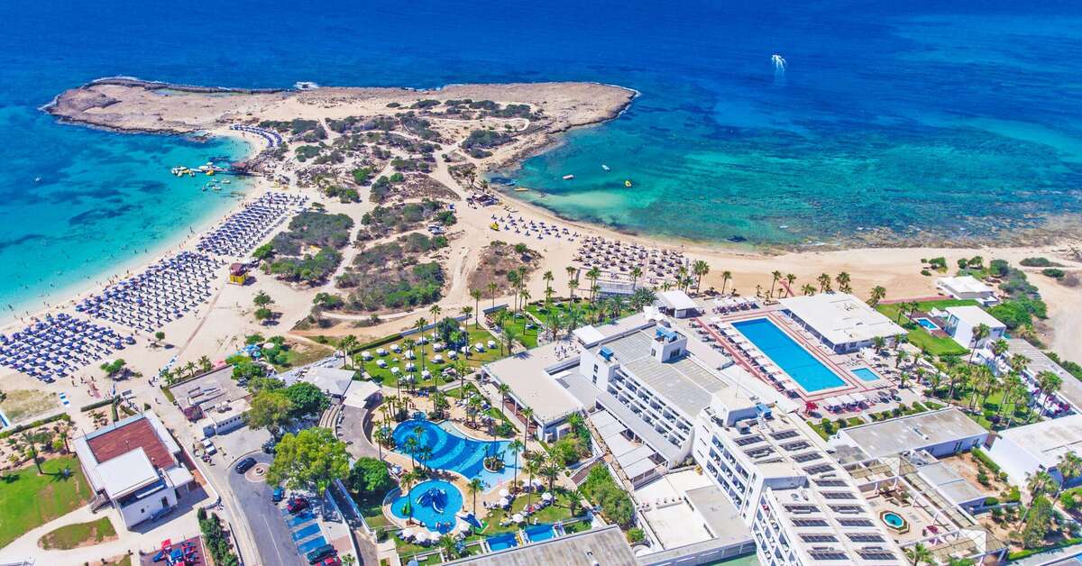 Ein Foto von der Außenansicht des Dome Beach Hotel & Resort