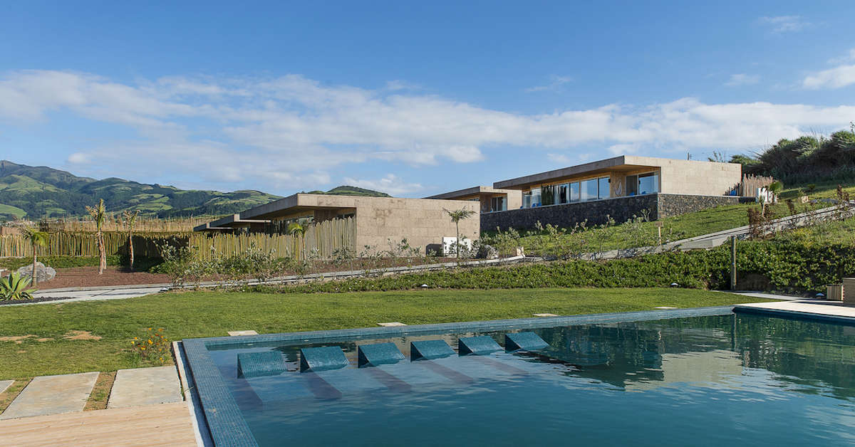 Een foto van het zwembad bij Santa Barbara Eco Beach Resort