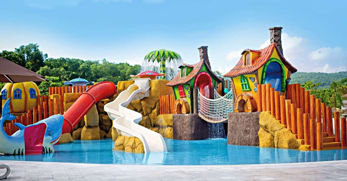 Een foto van het zwembad bij Grand Bahia Principe Jamaica