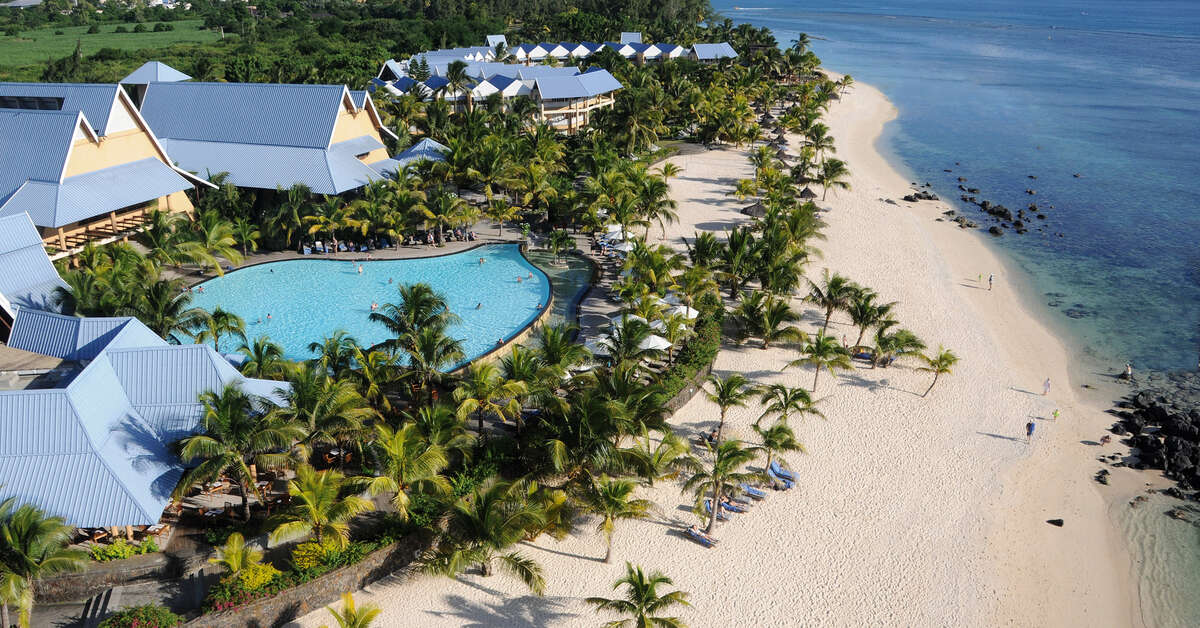 Ein Foto vom Pool im Victoria Beachcomber Resort & Spa