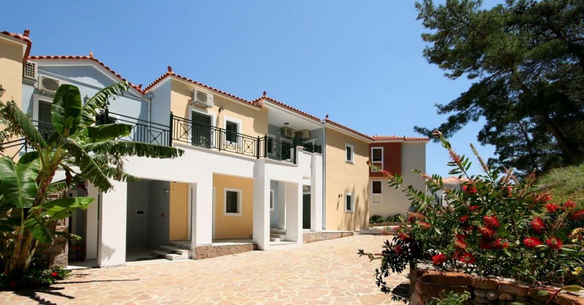 Een foto van de buitenkant van Alma Beach Hotel & Appartementen
