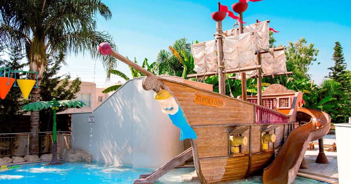 Een foto van het zwembad bij Atlantica Oasis Hotel