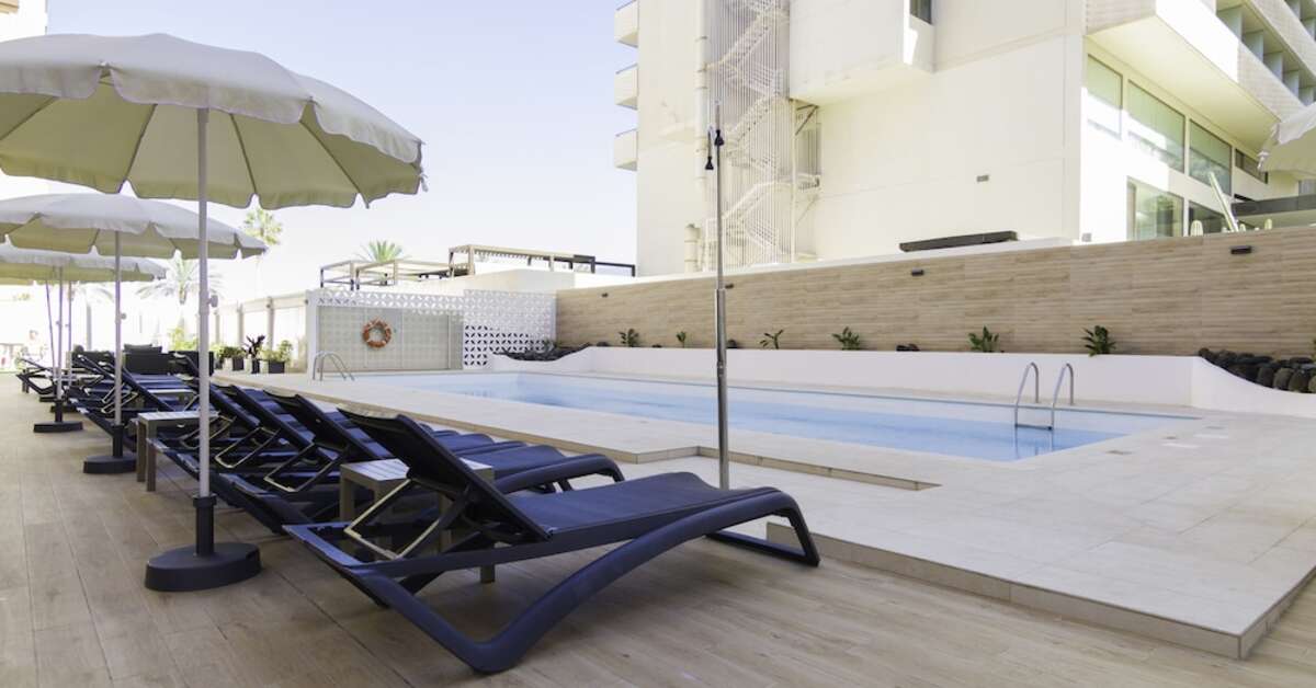 Een foto van het terras bij Checkin Concordia Playa