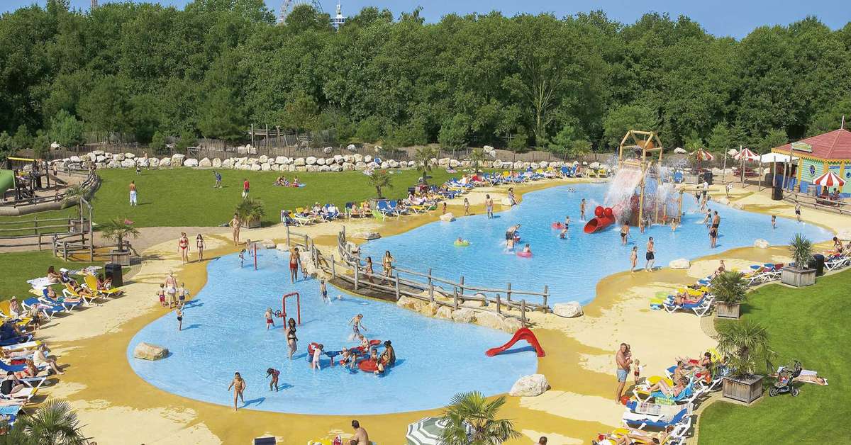 Een foto van het zwembad bij Attractie- & Vakantiepark Slagharen
