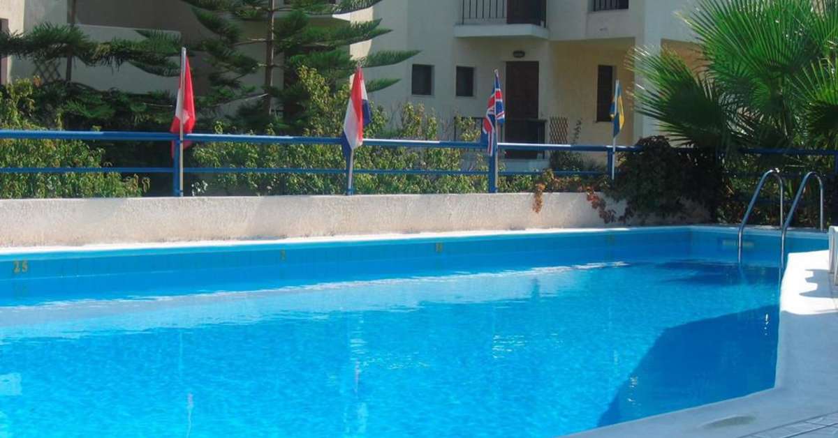 Een foto van het zwembad bij Aparthotel Lambros